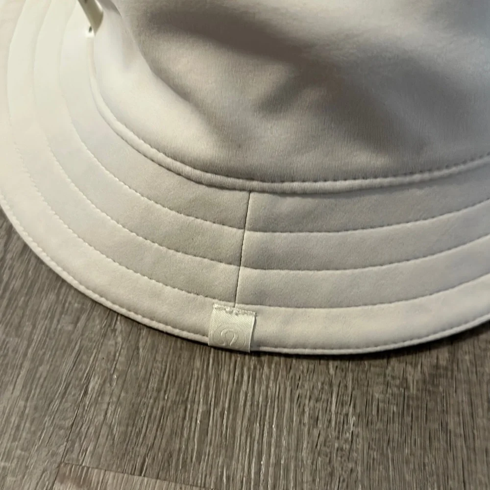 Lululemon NWT S/M Both Ways Reversible Bucket Hat in Manifesto Print &‎ Bone